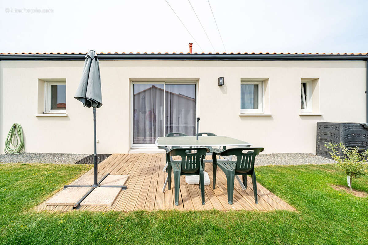 Maison à SAINT-HERBLON