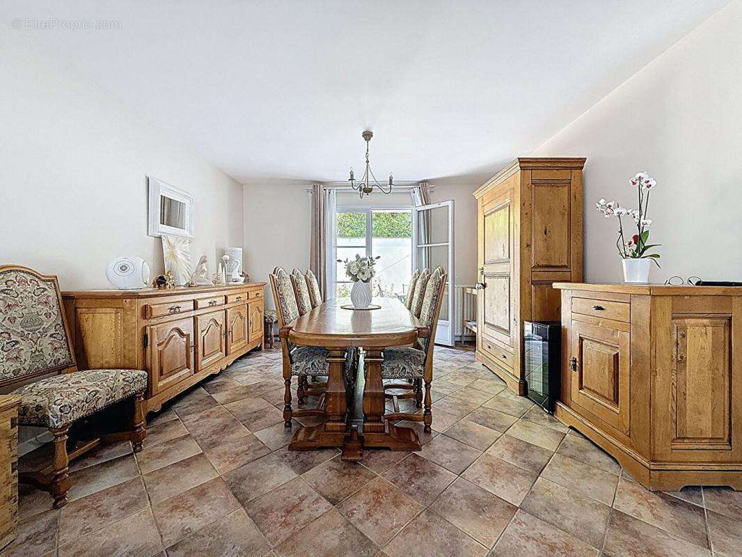 Maison à VERNEUIL-EN-HALATTE