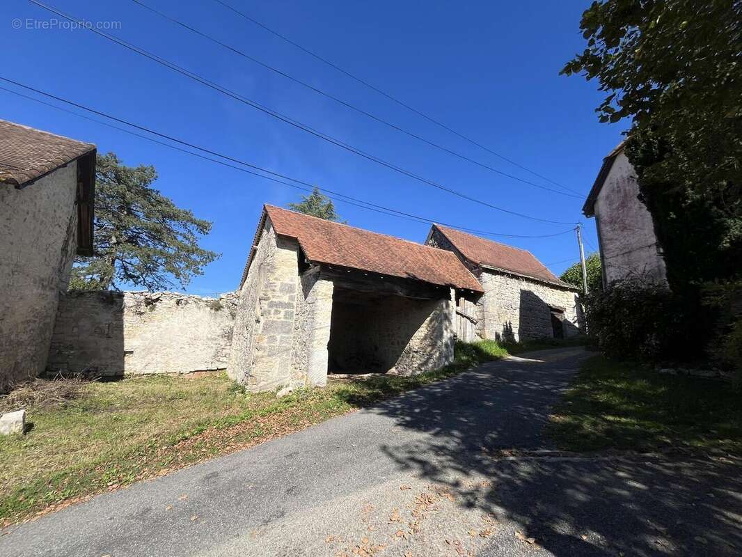 Façade côté rue (garage) - Maison à CAJARC