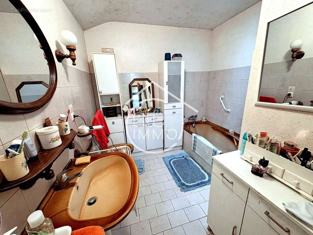 SAINT-PIERRE-D'EYRAUD : Maison de village 4 pièces de 118m² avec jardin - photo 6