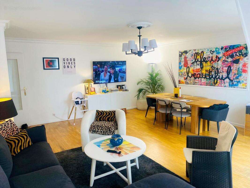 Appartement à LES LILAS