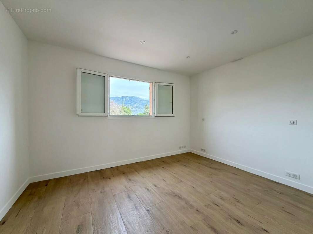 Appartement à CARROS