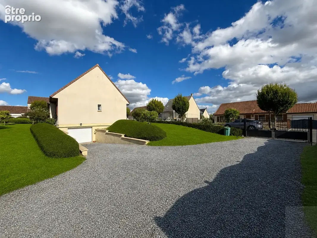 Nesle  - pavillon individuel elevee sur sous sol complet - 4 chambres - sous sol complet - garage - jardin - photo 3