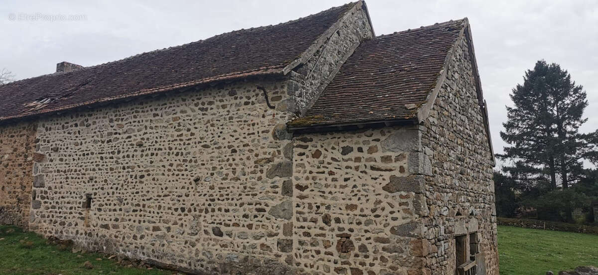 Maison à SAINT-GERMAIN-EN-BRIONNAIS