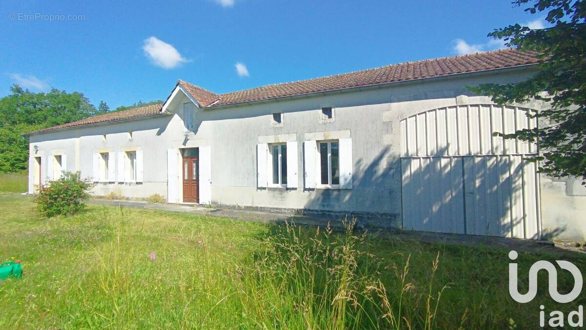 Photo 1 - Maison à SAINT-CIERS-CHAMPAGNE