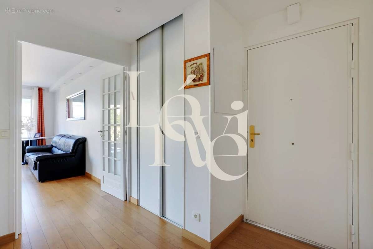 Appartement à CHARENTON-LE-PONT