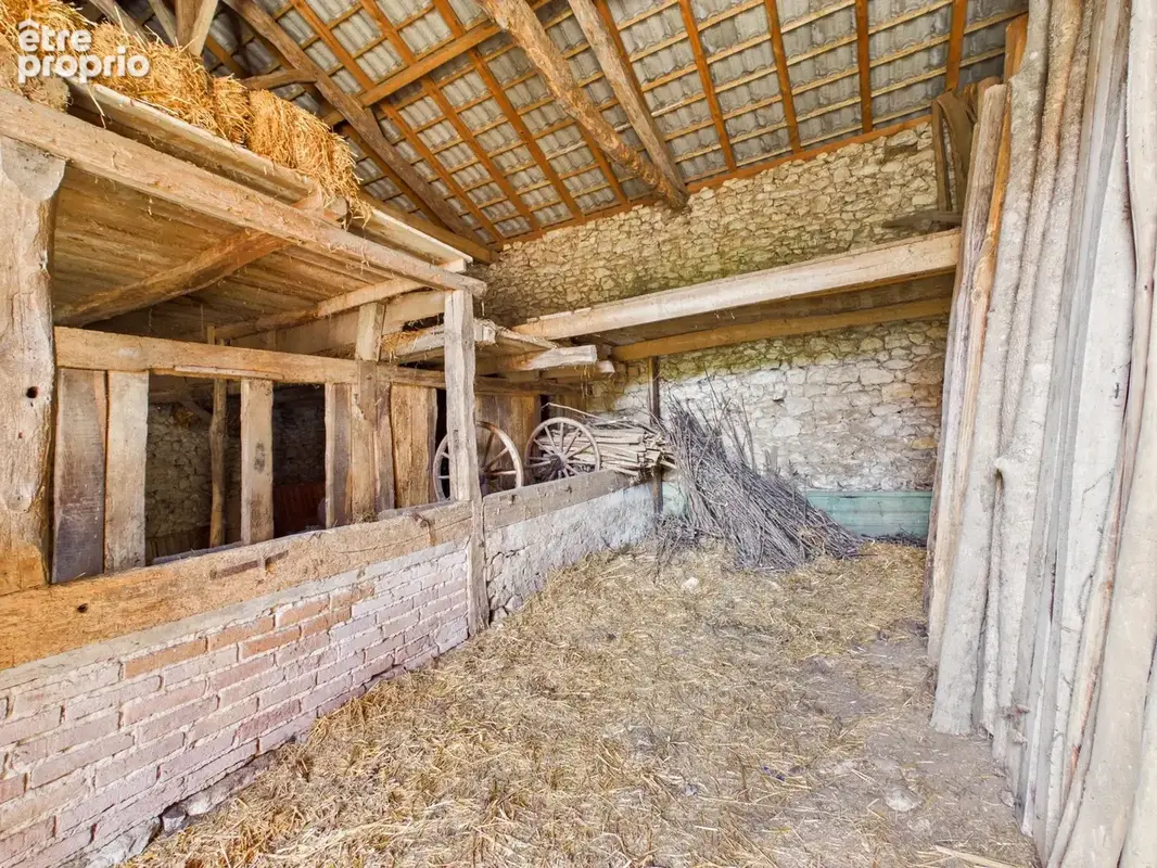 Belle maison en pierre pleine de caractère avec nombreuses dépendances près de Puy l'Evêque, dans le Lot - photo 17