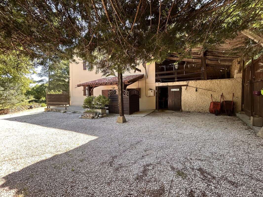 Maison à AURIGNAC