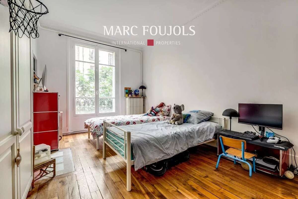Appartement à PARIS-7E