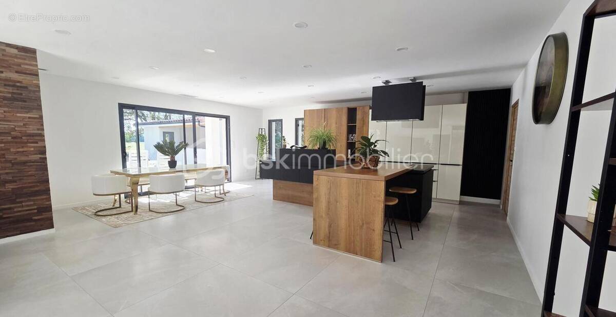 Maison à SAINT-ETIENNE-DE-TULMONT