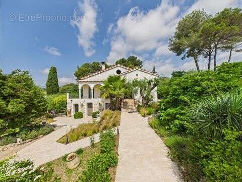 Maison à ROQUEFORT-LES-PINS