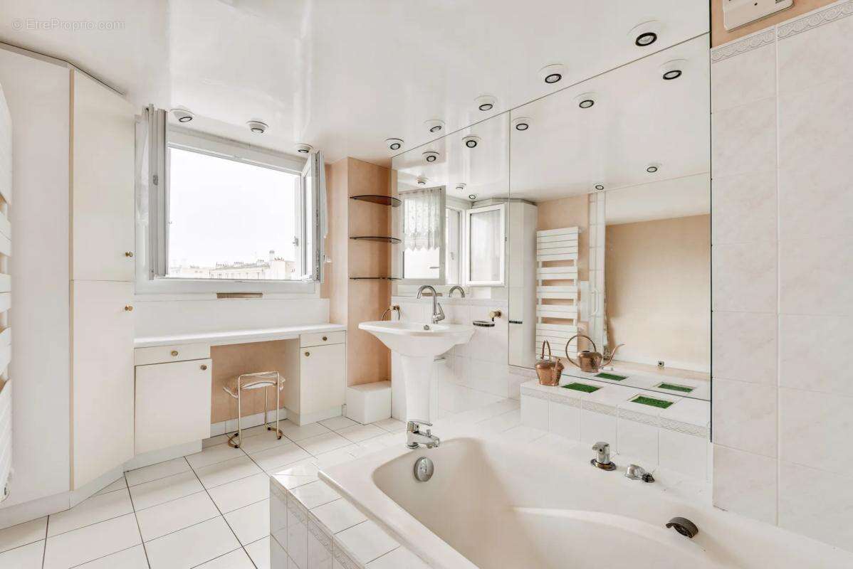 Appartement à PARIS-20E