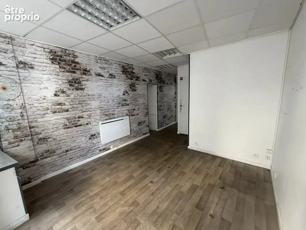 Auxerre centre-ville - Local professionnel avec vitrine - photo 2