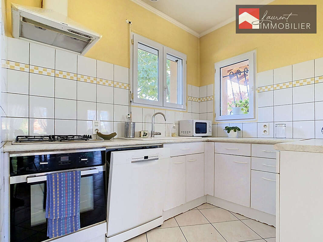 Simandre - Maison de plain-pied de 108 m² avec vaste terrain - photo 5