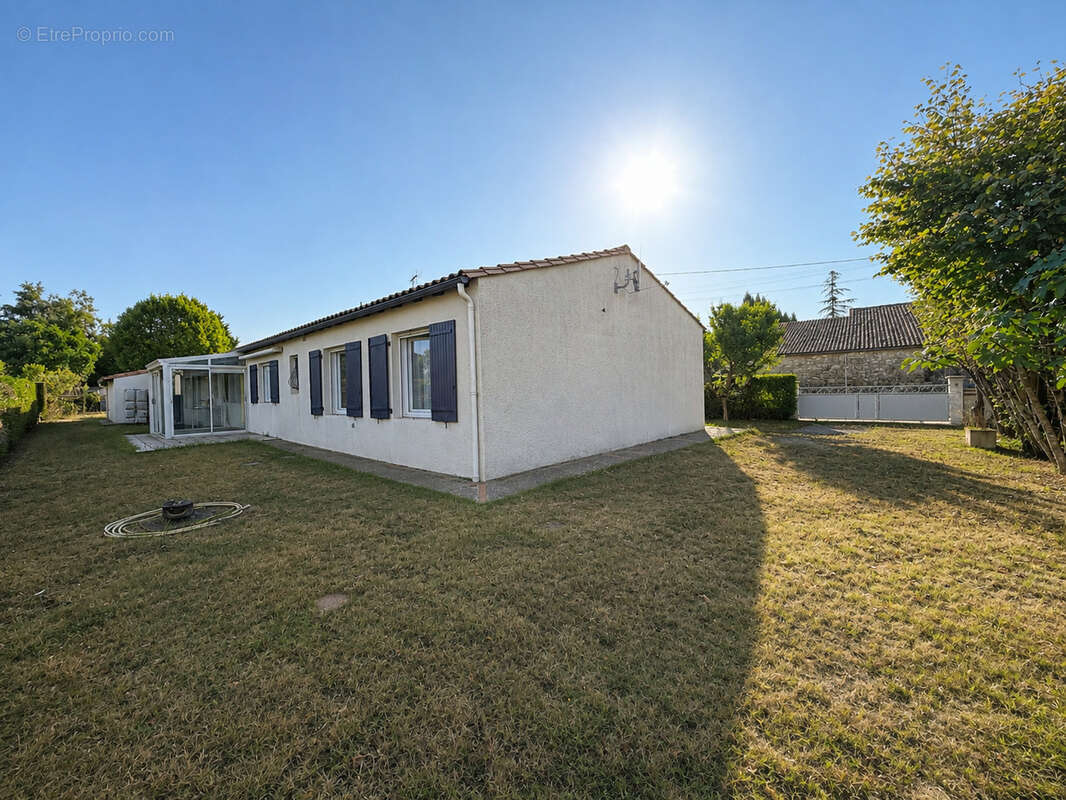 Maison 4 chambres double garage et jardin - photo 13