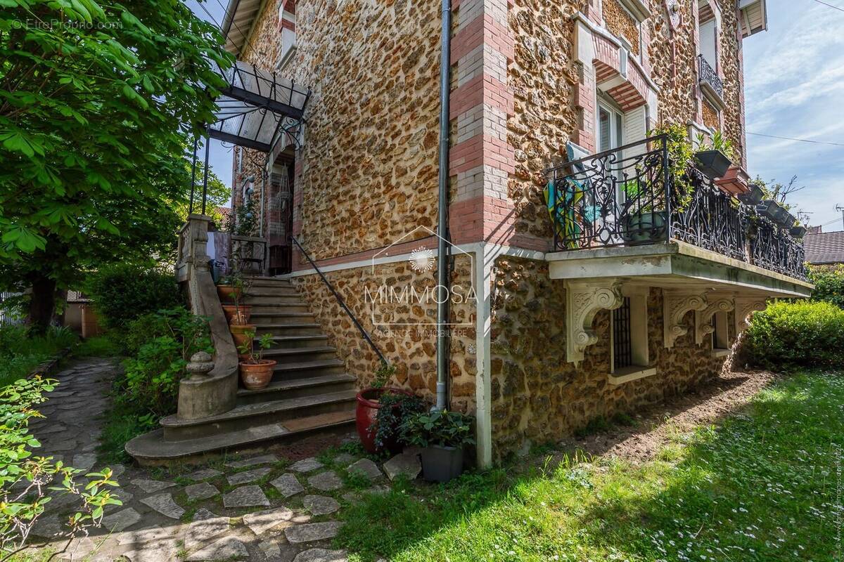 Appartement à LES PAVILLONS-SOUS-BOIS