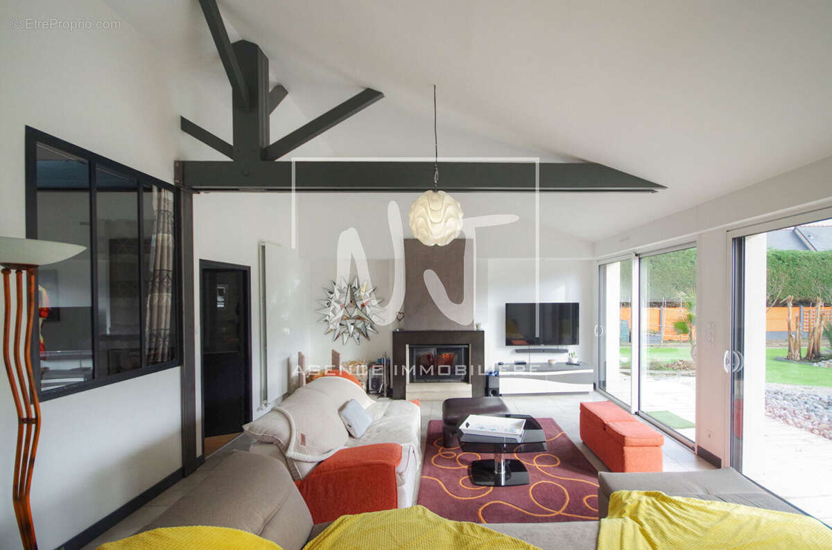Maison longère renovée à vendre Brain sur l'Authion avec jardin paysagé - photo 3