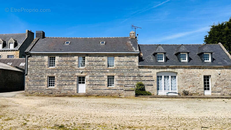 Maison à CAST