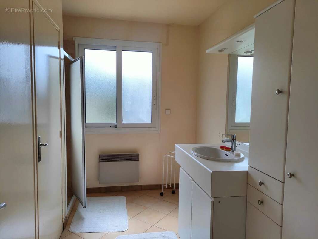 Appartement à VAYRES