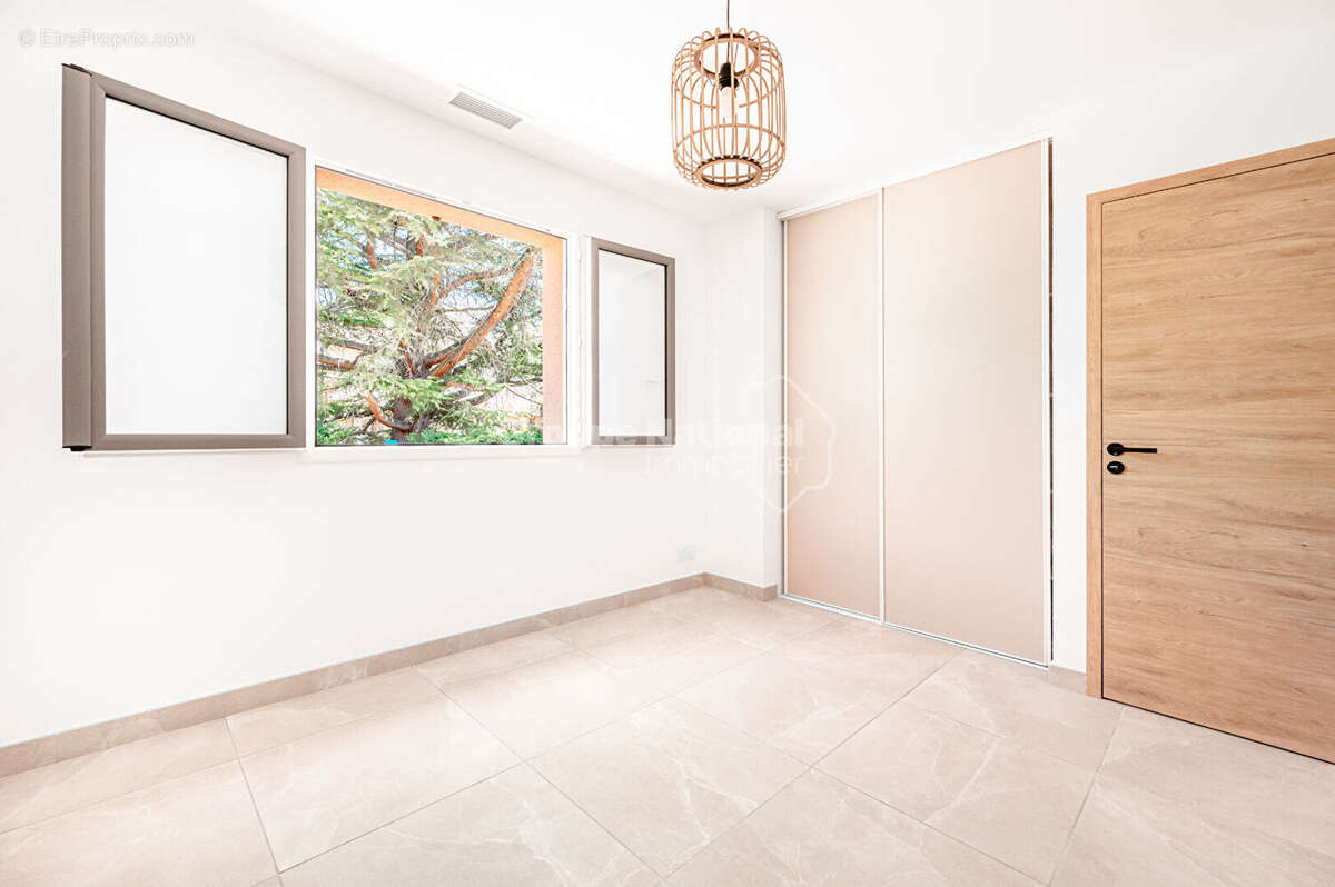 Maison à VINON-SUR-VERDON