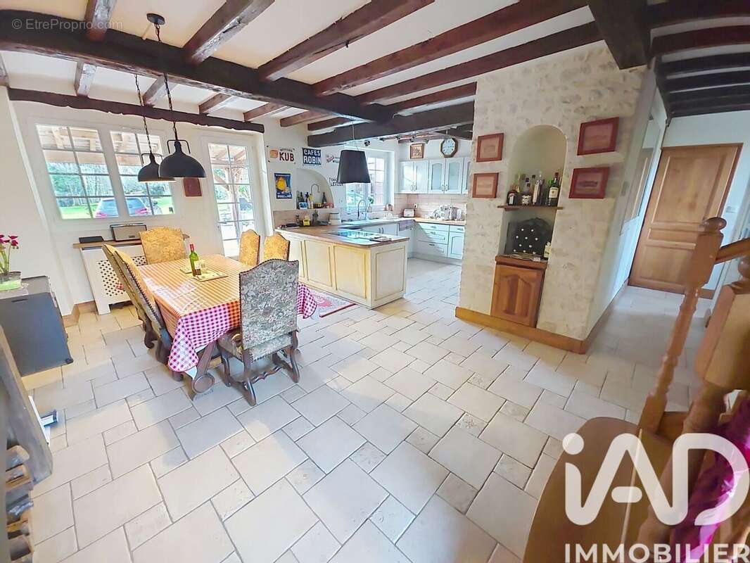 Maison 290 m² à Marthon  - photo 3
