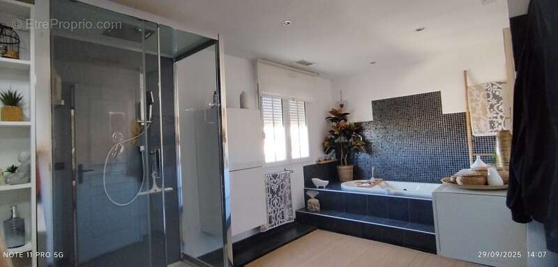 LUNEL NORD, Villa individuelle R+1, 132 M2 SH 3 chambres, séjour, cuisine, garage sur 339M2 terrain - photo 16