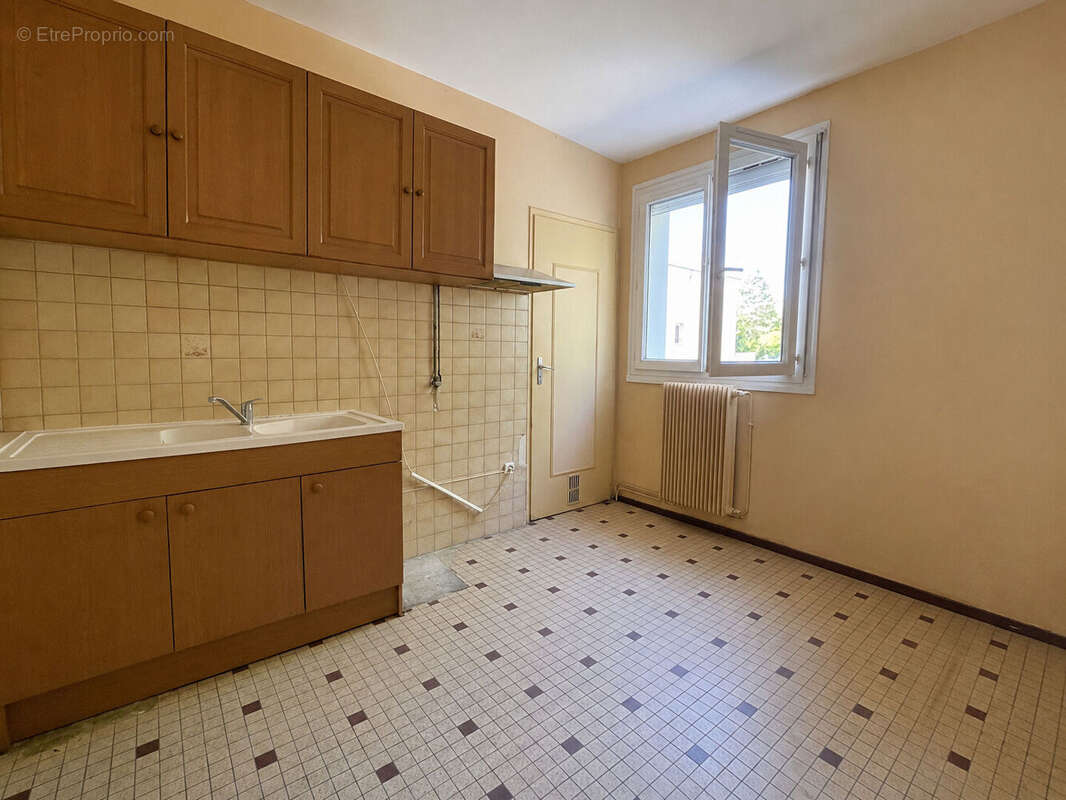 Appartement à LA CHAPELLE-SAINT-MESMIN