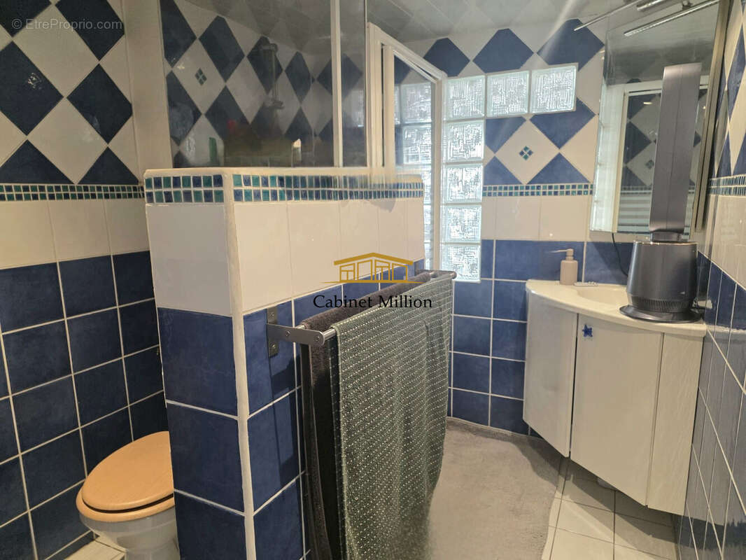 Appartement à VIC-LA-GARDIOLE