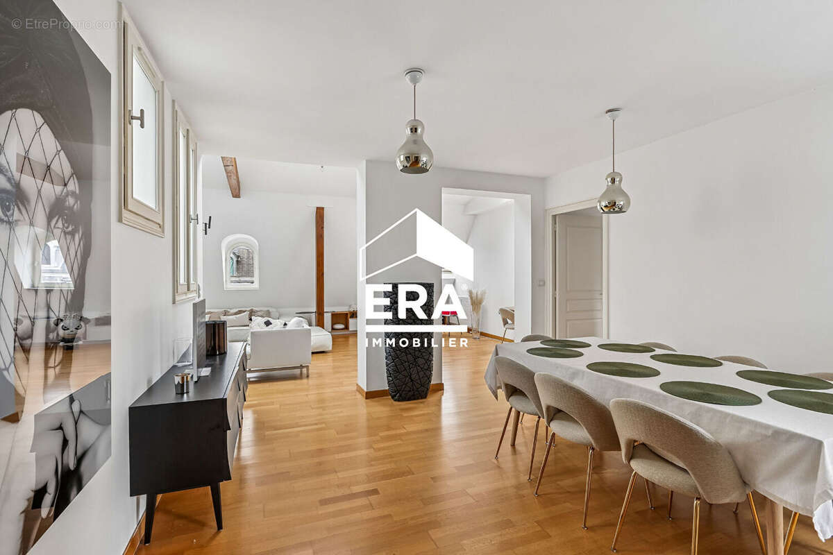 Appartement à PARIS-8E