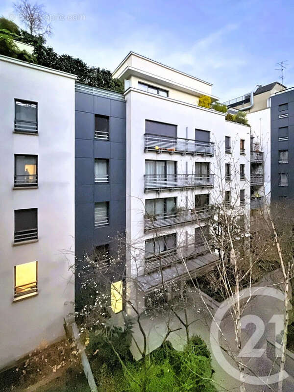 Appartement à PARIS-14E