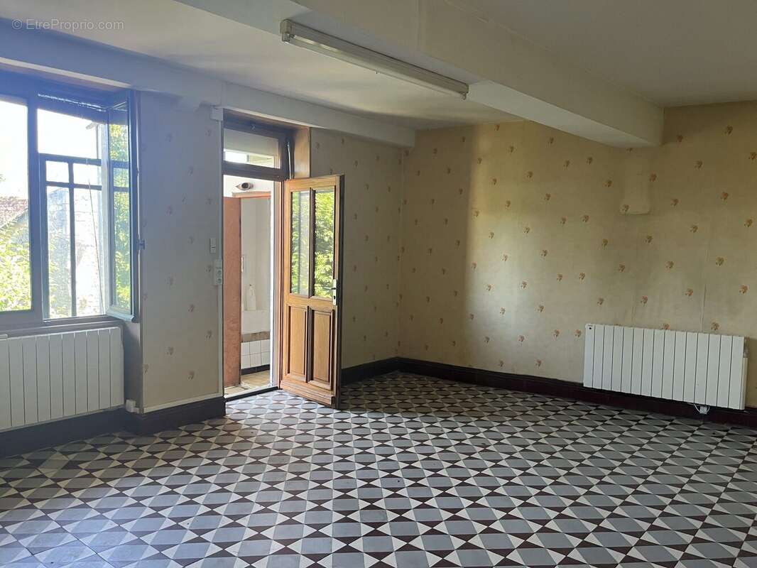 Maison 83 m² à Le Villars  - photo 5