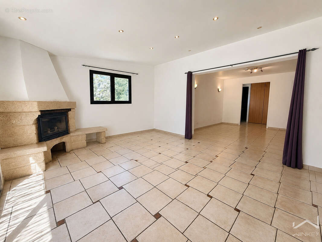 Maison à UCHAUX