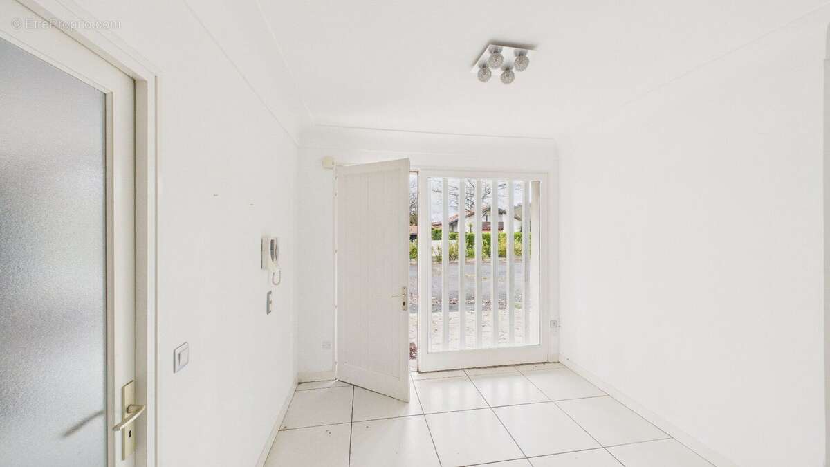Maison de plain-pied 180m² - Piscine - Saint Paul lès Dax - photo 2