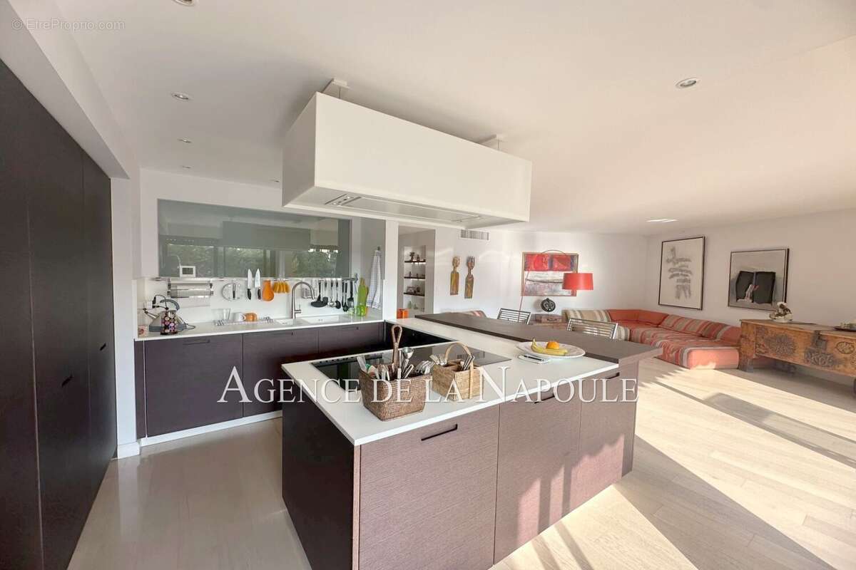 Appartement à MANDELIEU-LA-NAPOULE