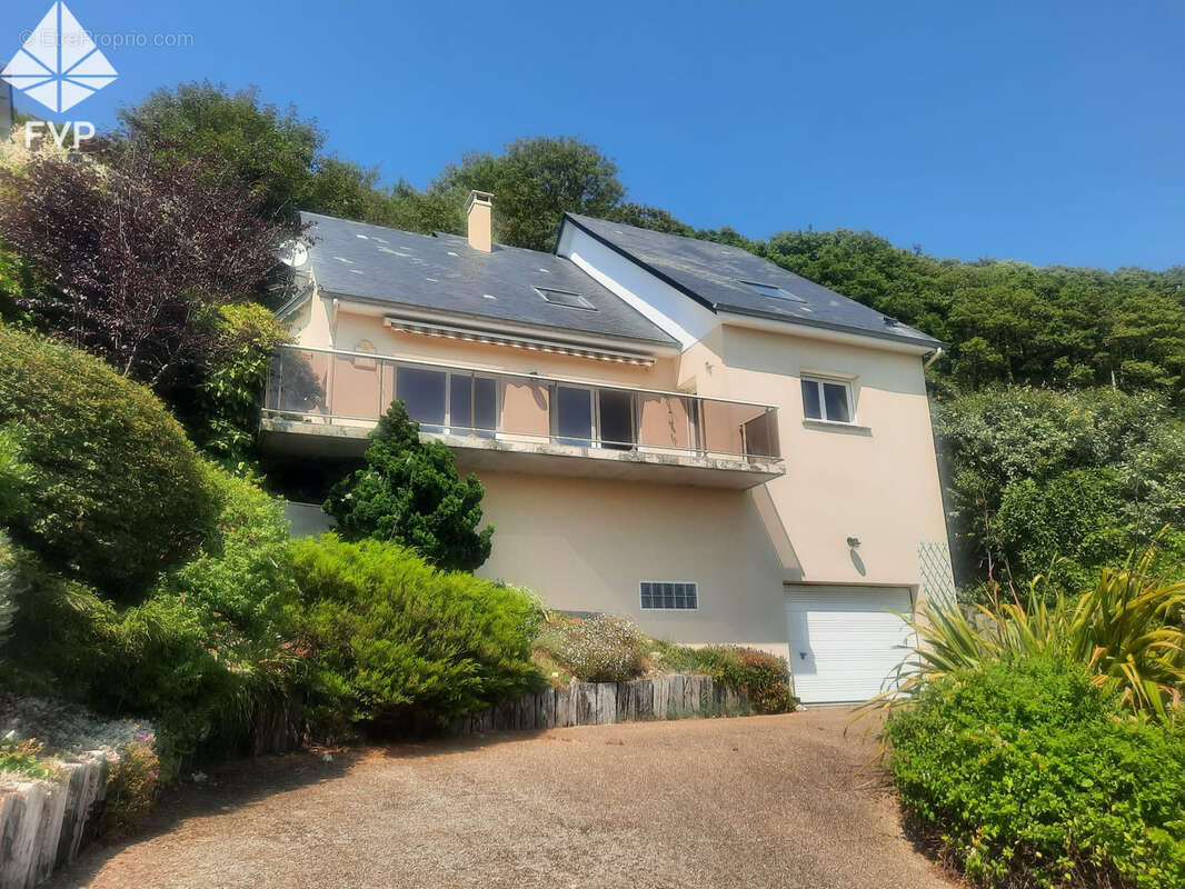 A vendre belle propriete de 121 m2 avec sous sol complet cote de la vierge a fecamp - photo 2