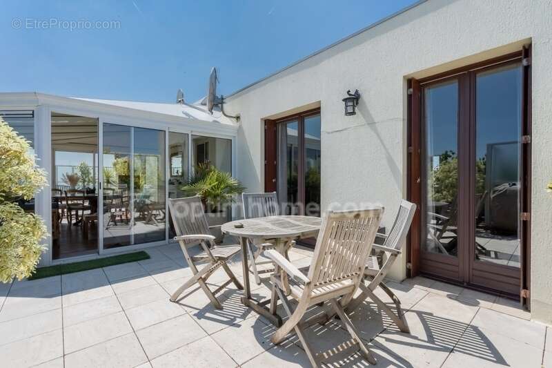 Appartement à LES PAVILLONS-SOUS-BOIS