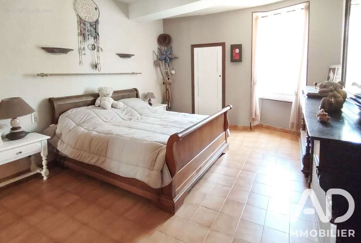 Maison 180 m² à Thezan-Des-Corbieres  - photo 8
