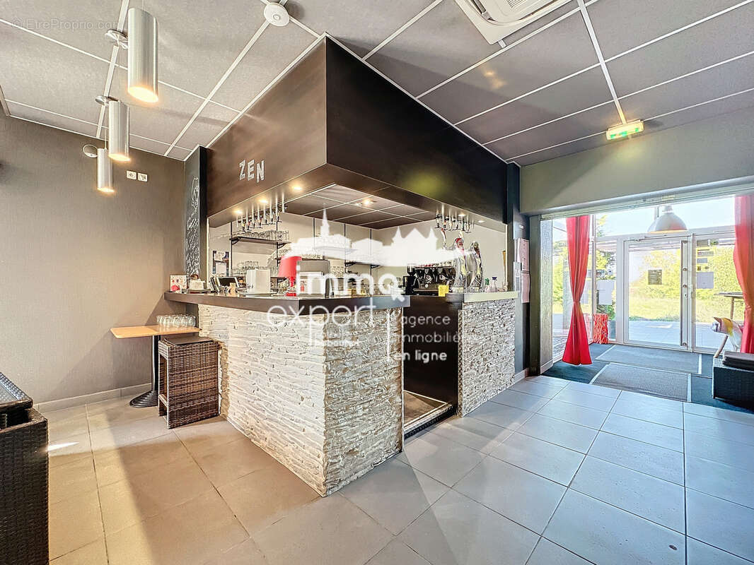 CHARMES   Murs commerciaux d'exception de 1 075 m2   Restaurant, Bar & Salle de Spectacle - photo 5
