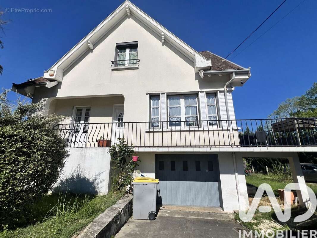 Photo 2 - Maison à SAINT-REMY-EN-ROLLAT