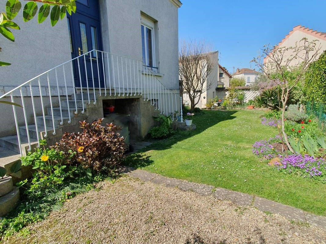 Maison à MONTEREAU-FAULT-YONNE