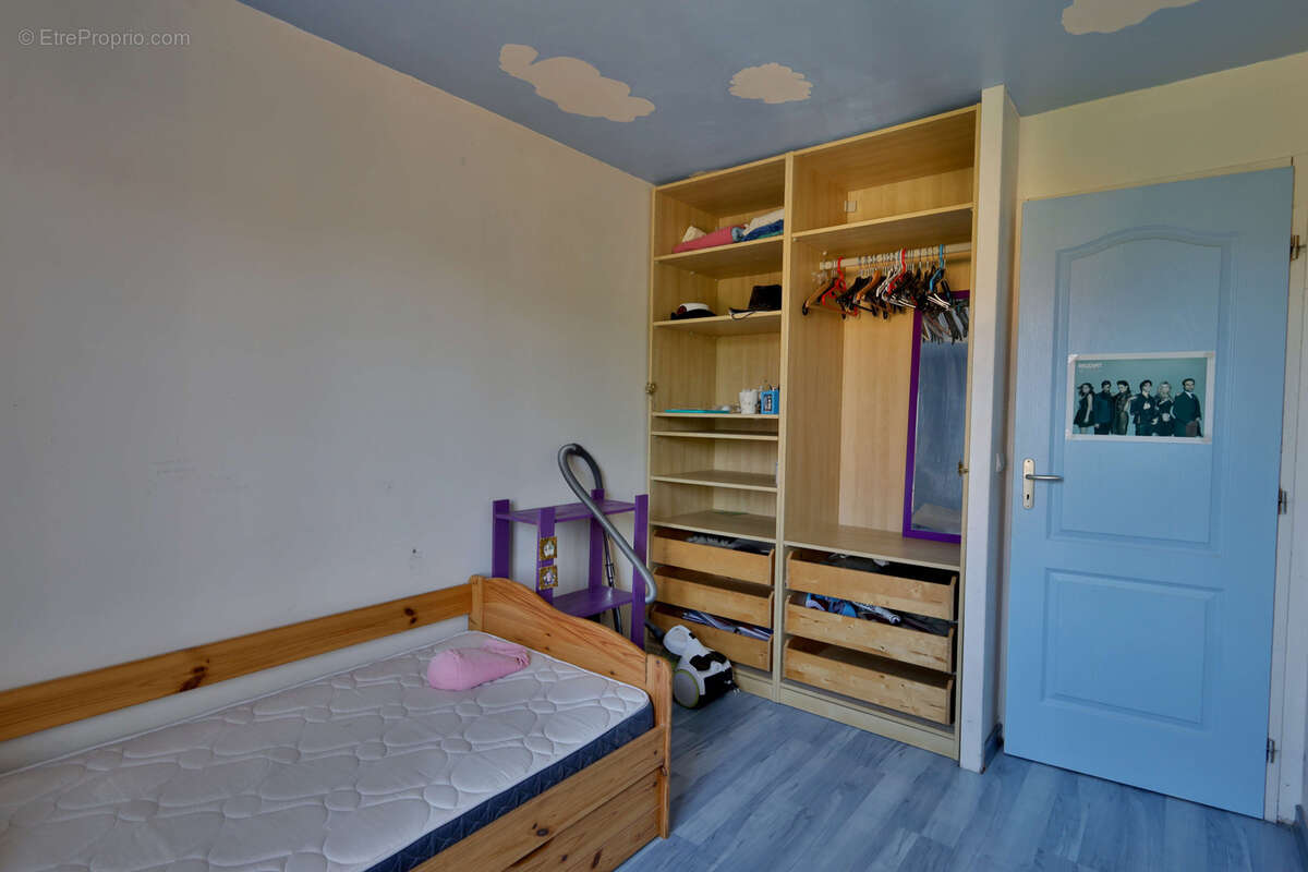 Maison Type 6 - 121,14 m2 habitables - Terrain 923 m2 - Garage - Piscine - photo 16