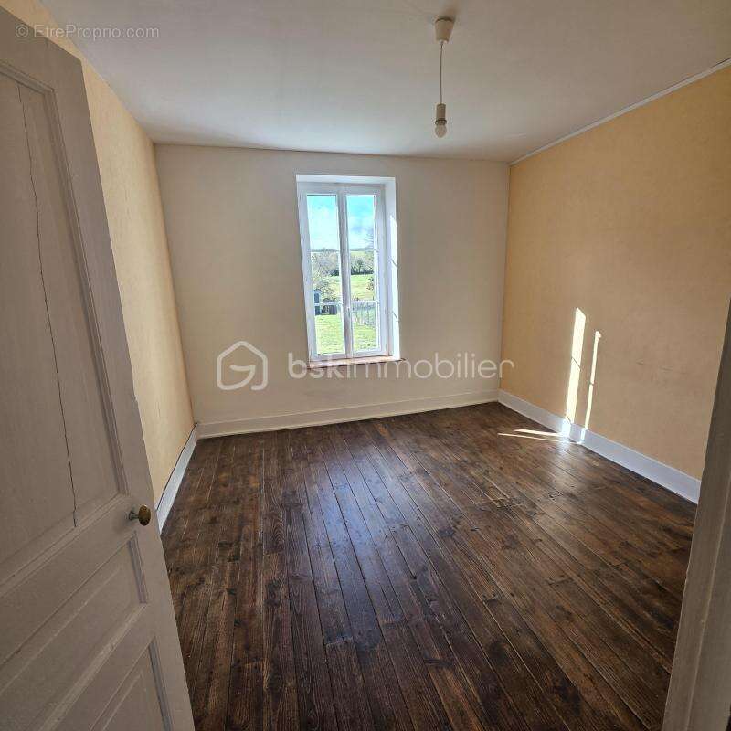 Exclusif, et à saisir … Maison de 104 m2 habitable en excellent état et sur un terrain de 1180 m2 environ plus dépendance de 32  - photo 4
