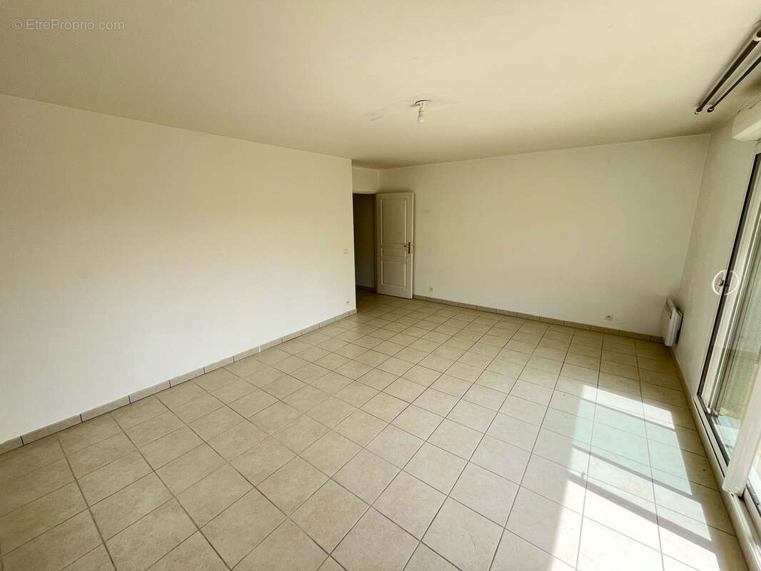 Appartement T4 traversant de 87 m2 avec terrasse, garage et parking   Manosque - photo 7