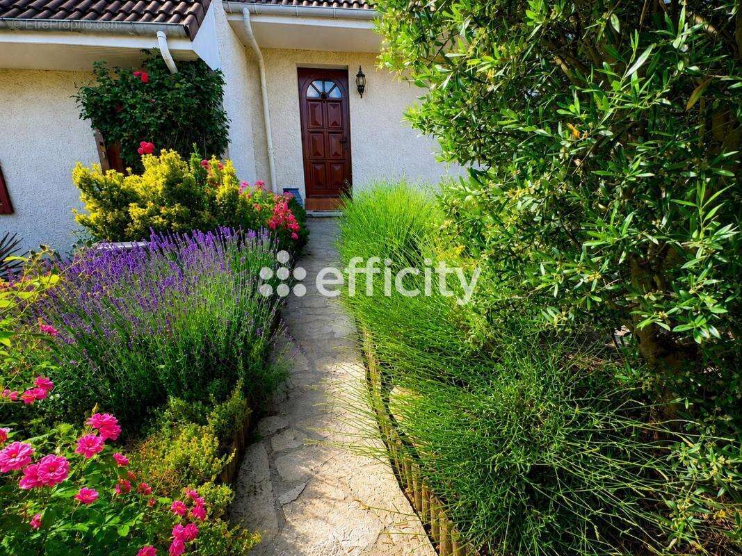 Maison 100 m² à Saint-Martin-Du-Tertre  - photo 4