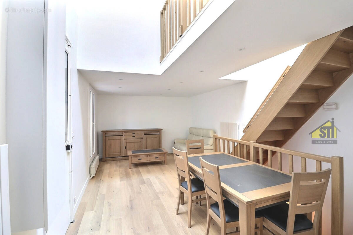 Appartement à PARIS-14E