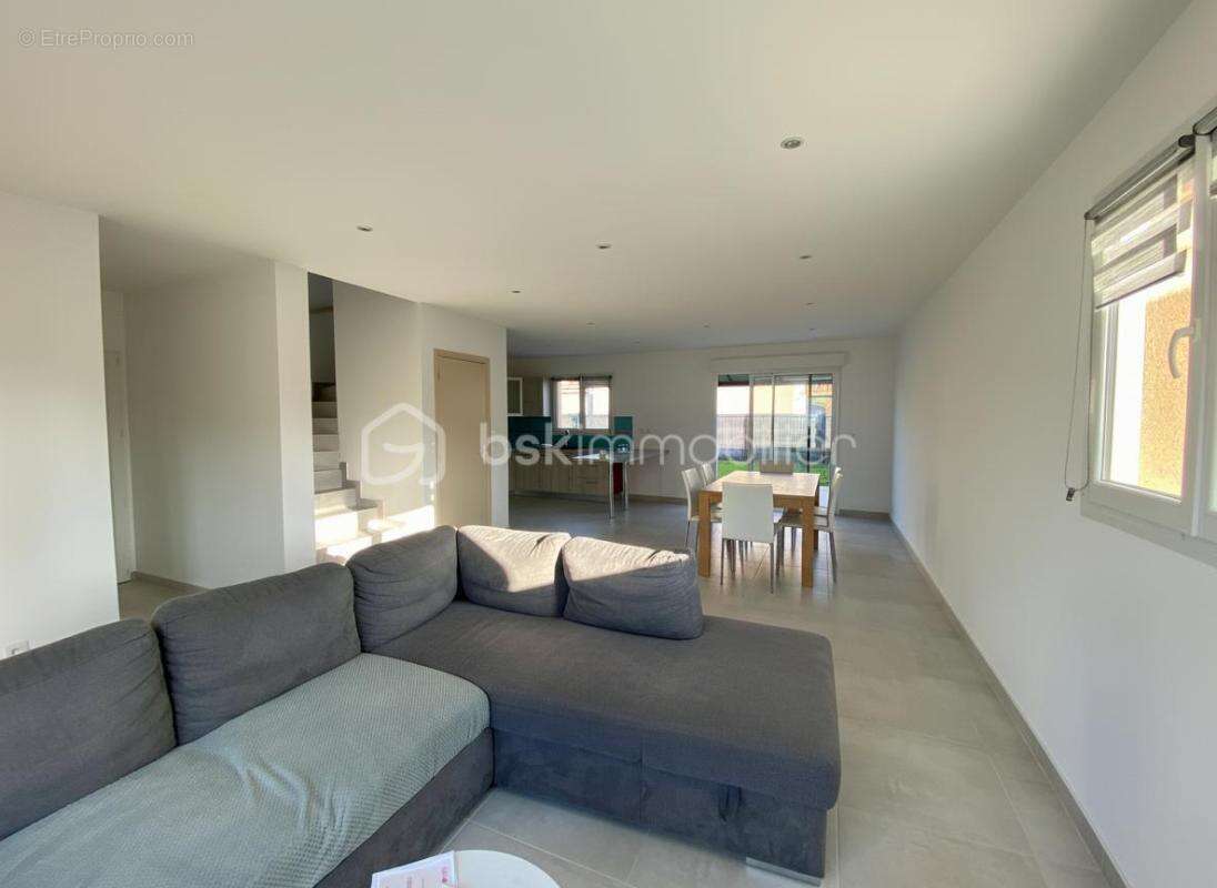 Maison à MONTELIMAR