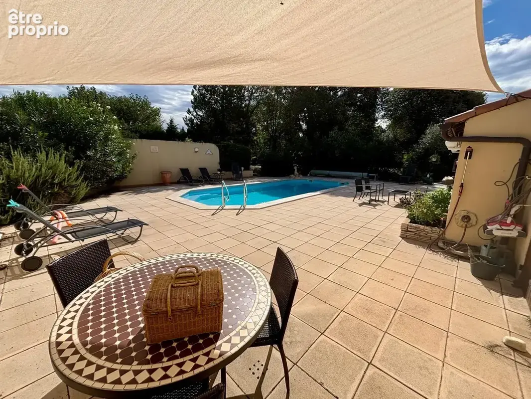 Proche GRIGNAN ,Belle Villa avec piscine, jardin et garage. - photo 4