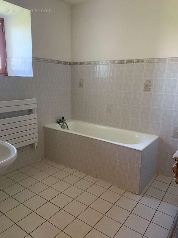 Maison à AMBRIERES-LES-VALLEES