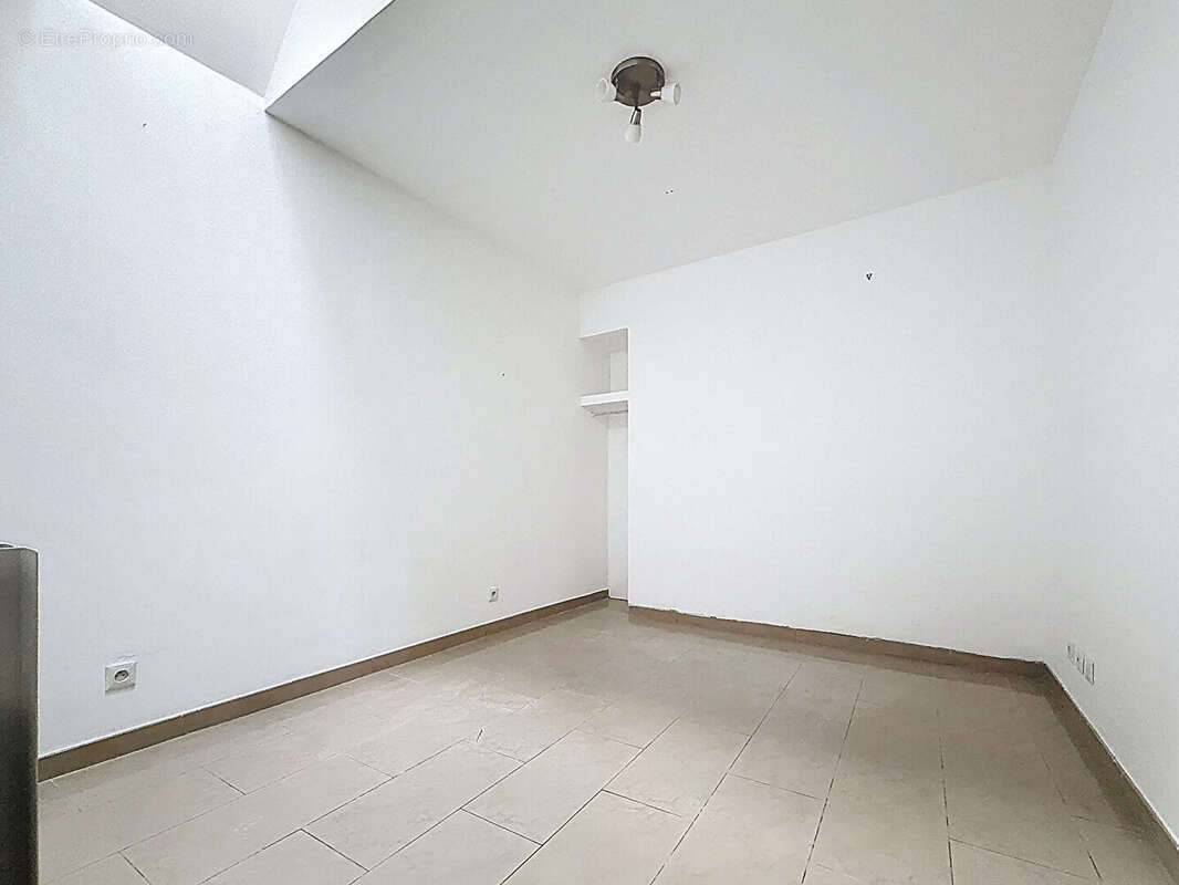 Commerce à VALLAURIS