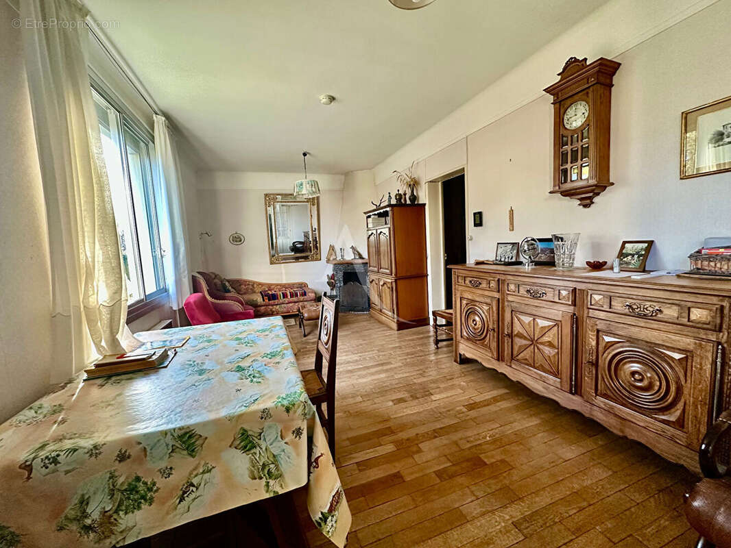 Maison à SAINT-JEAN-DE-BRAYE